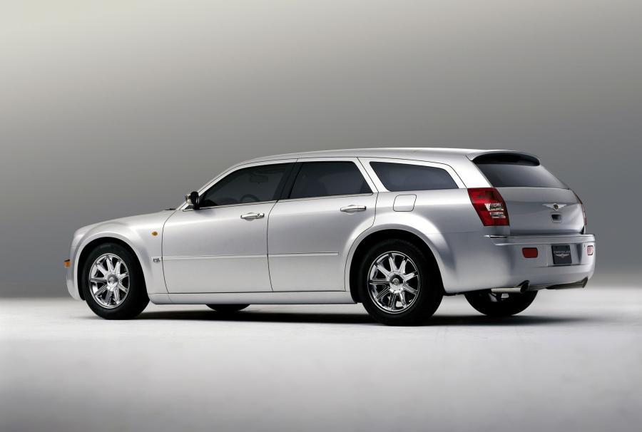  Chrysler 300C Touring Concept (LE) 2003 года  (фото 13 из 17)